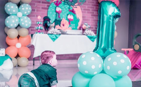 �M���������~
